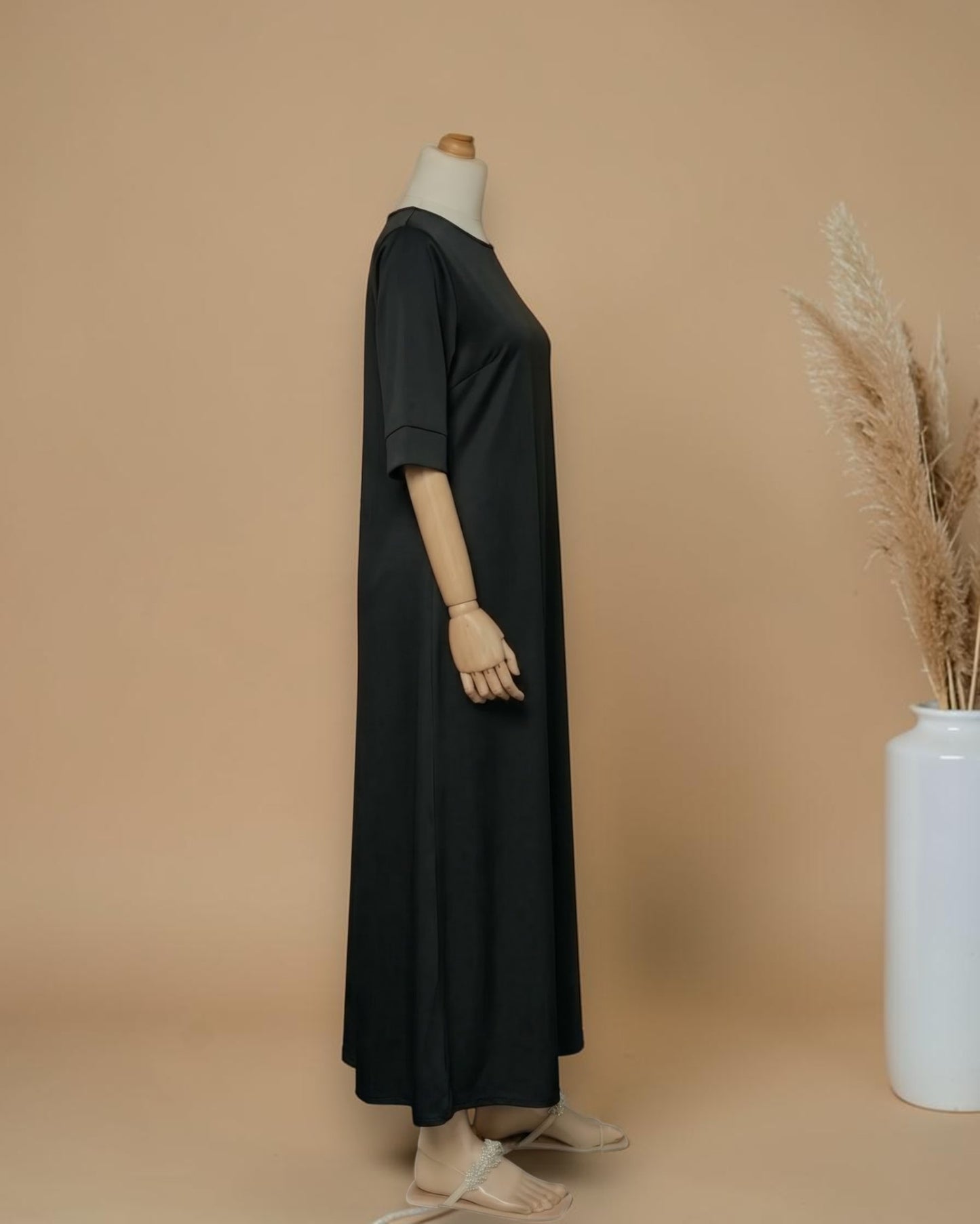Half Sleeves Inner Abaya in Flow Crepe Fabric with Back Keyhole | Black