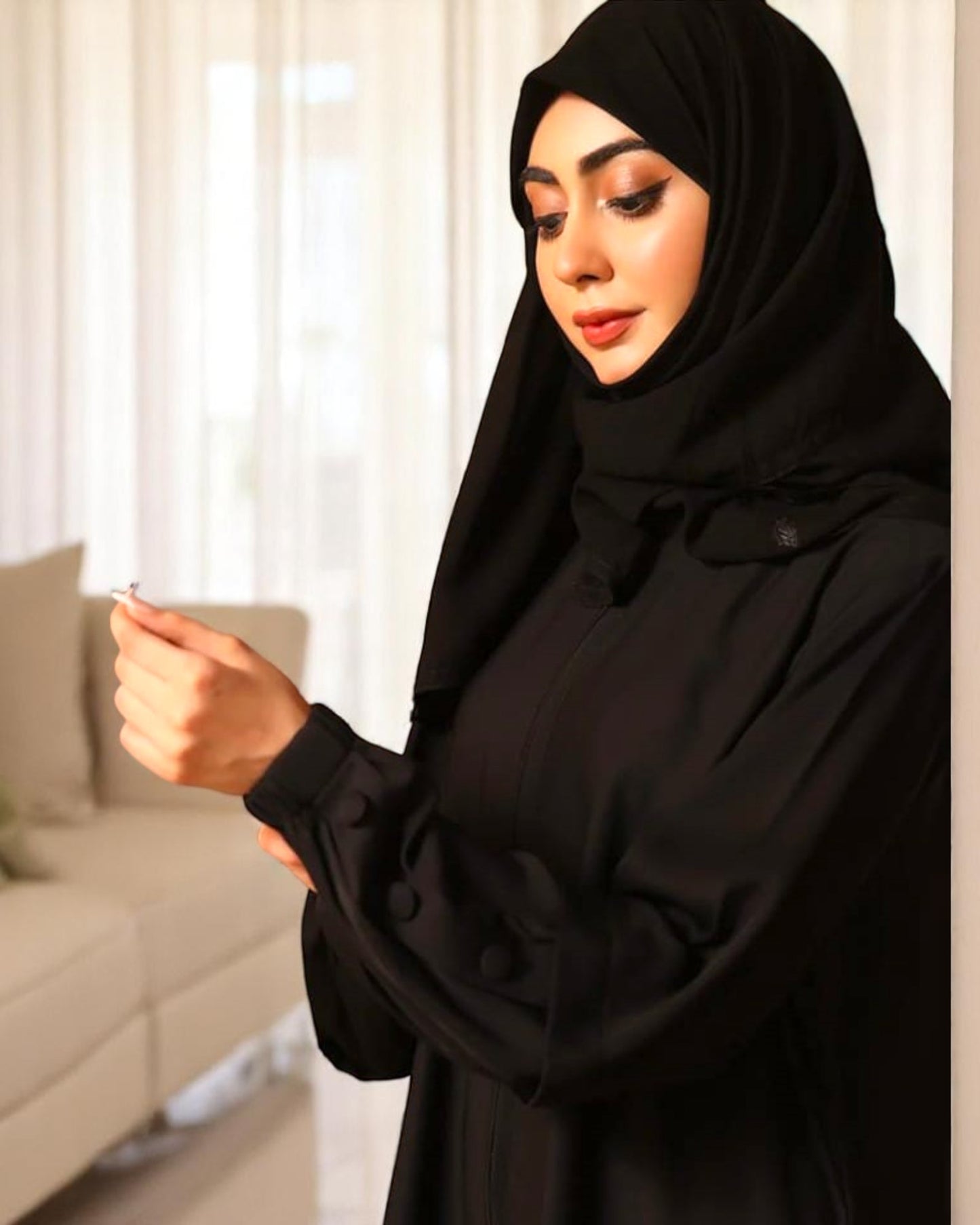 Elegant Abaya in Premium Praada Fabric with Designer Sleeves and Full Zipper