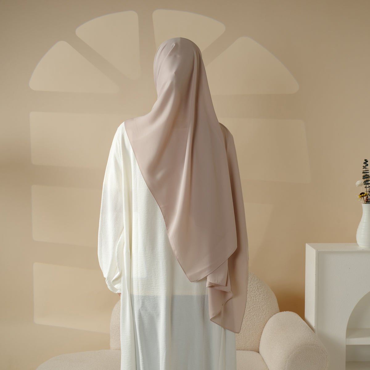 Elegant Loose-Fit Abaya with Balloon Sleeves