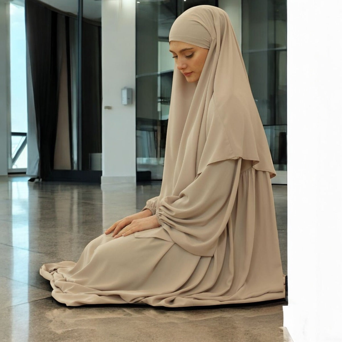 Elegant Loose-Fit Abaya with Balloon Sleeves and Short Khimar