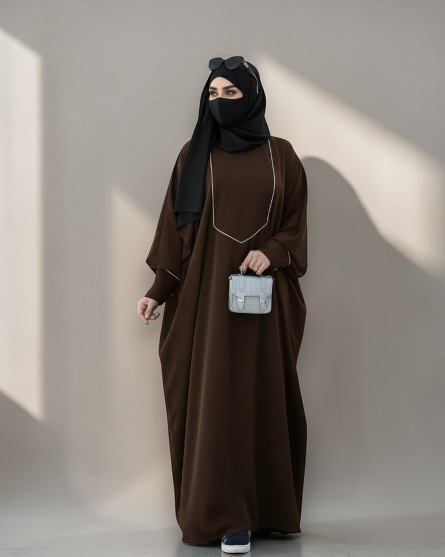 Free Size Kaftan with White Piping, Zipper Opening & Cuffed Sleeves in Premium Fabric, Includes Hijab