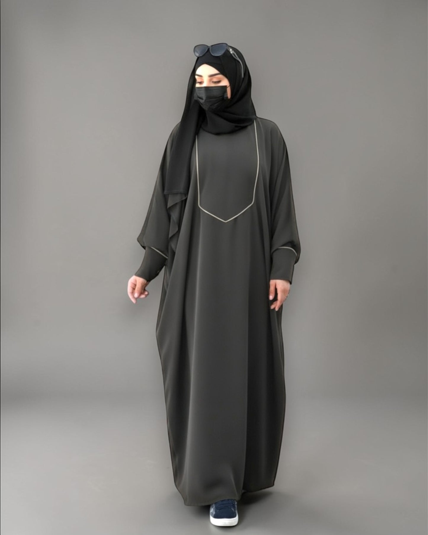 Free Size Kaftan with White Piping, Zipper Opening & Cuffed Sleeves in Premium Fabric, Includes Hijab