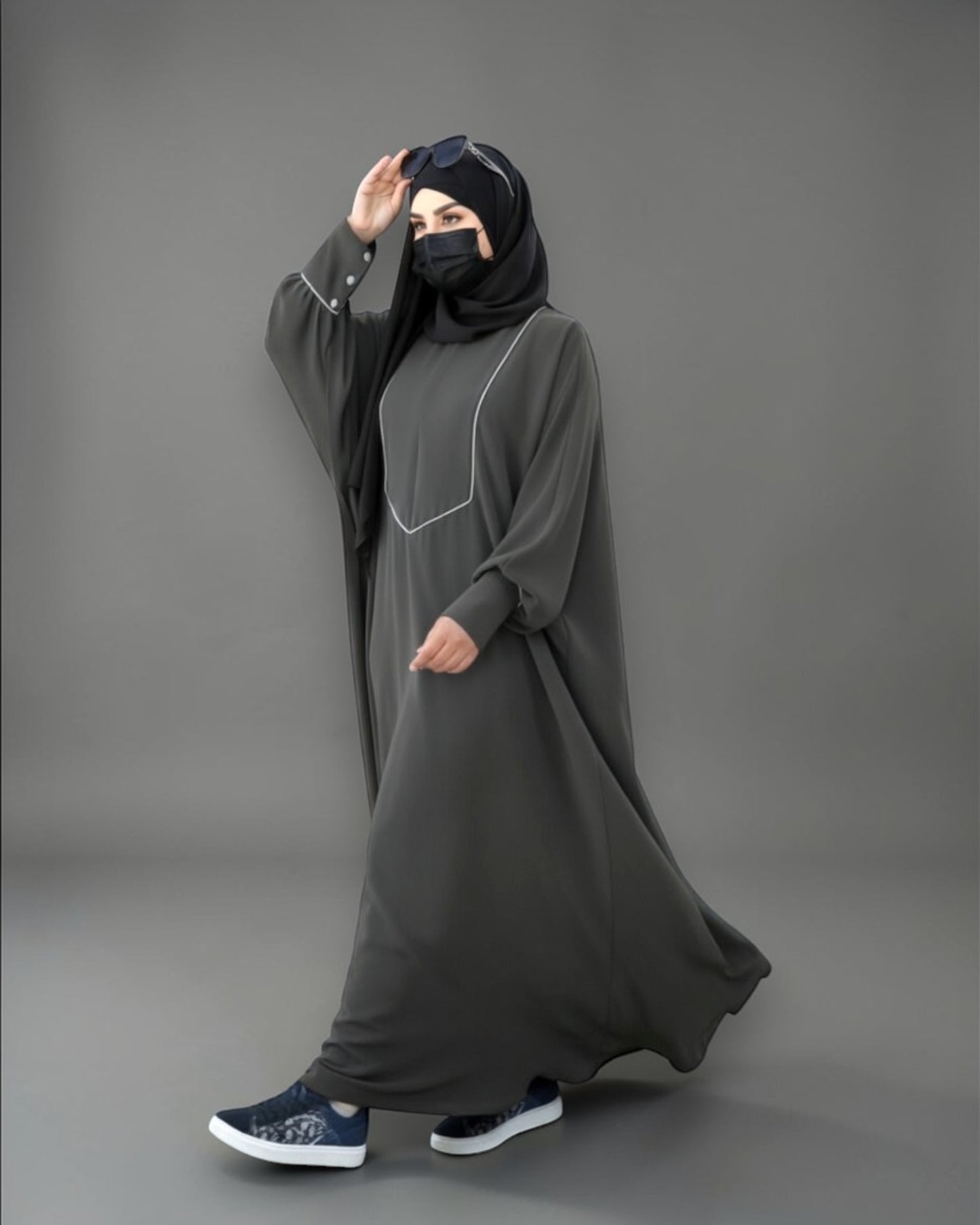 Free Size Kaftan with White Piping, Zipper Opening & Cuffed Sleeves in Premium Fabric, Includes Hijab