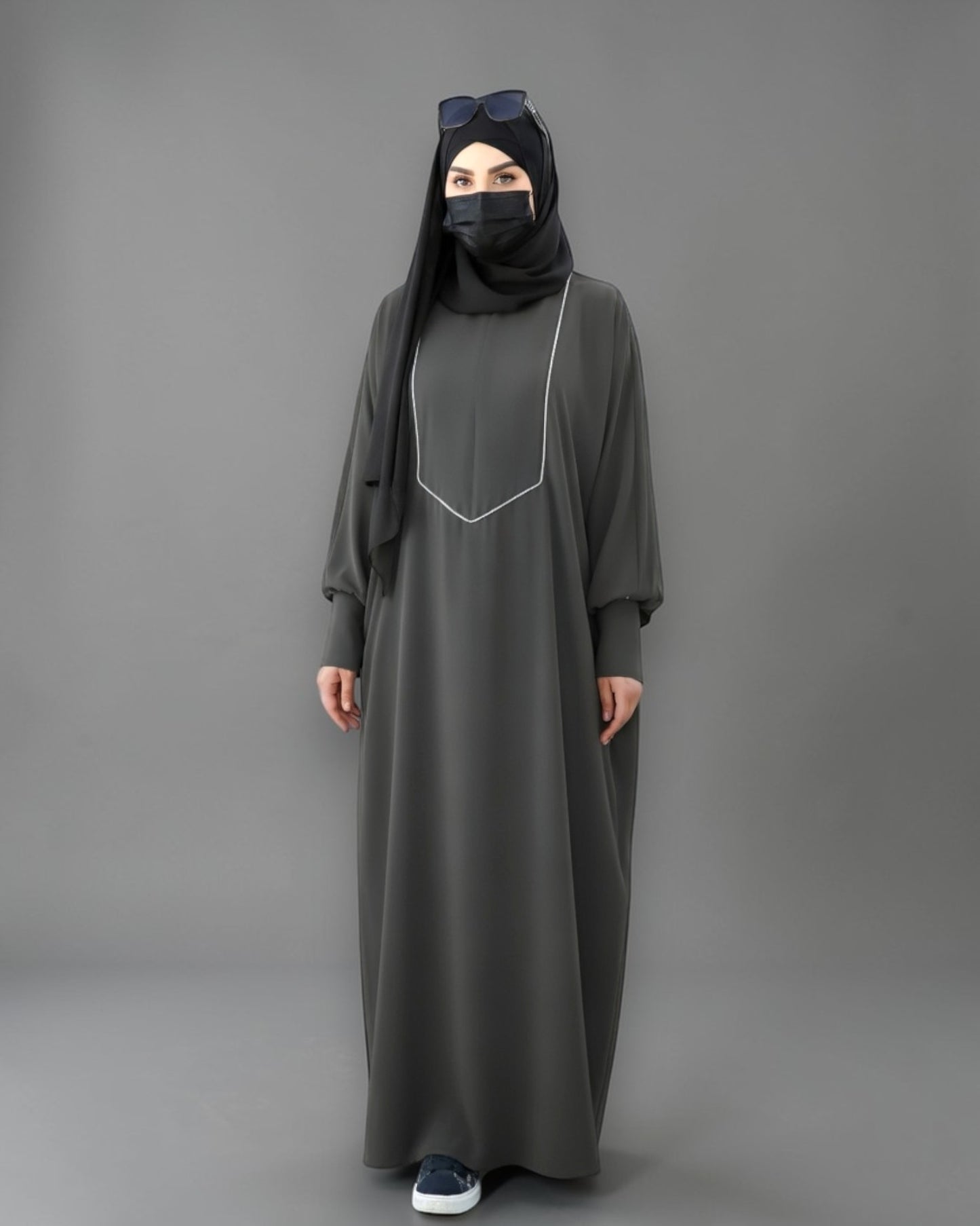 Free Size Kaftan with White Piping, Zipper Opening & Cuffed Sleeves in Premium Fabric, Includes Hijab