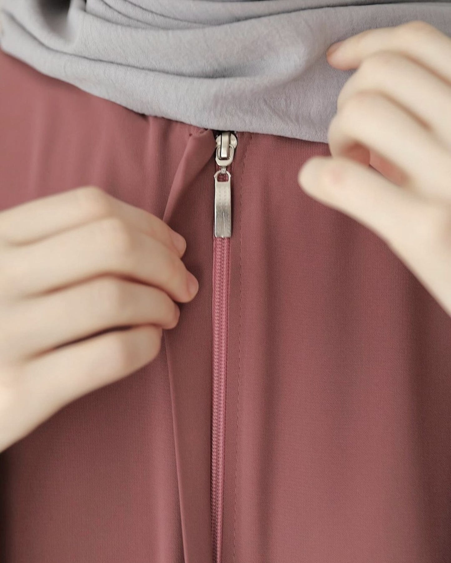 Elegant Front-Open Firdaus Fabric Abaya with Balloon Sleeves Ð Latest Abaya Online